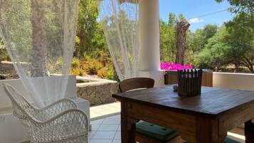 Kahden hengen huone (yksi tai kaksi sänkyä) | Oleskelualue