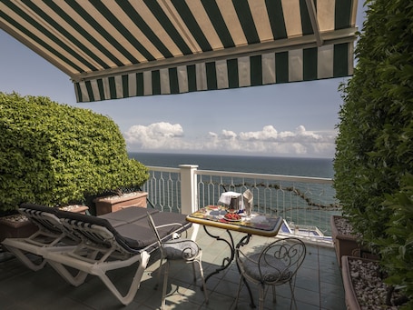 Junior Suite, Sea View | Terrace/patio. Hotel Bellevue Suite
