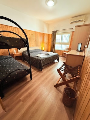 1 bedroom, premium bedding, in-room safe, desk