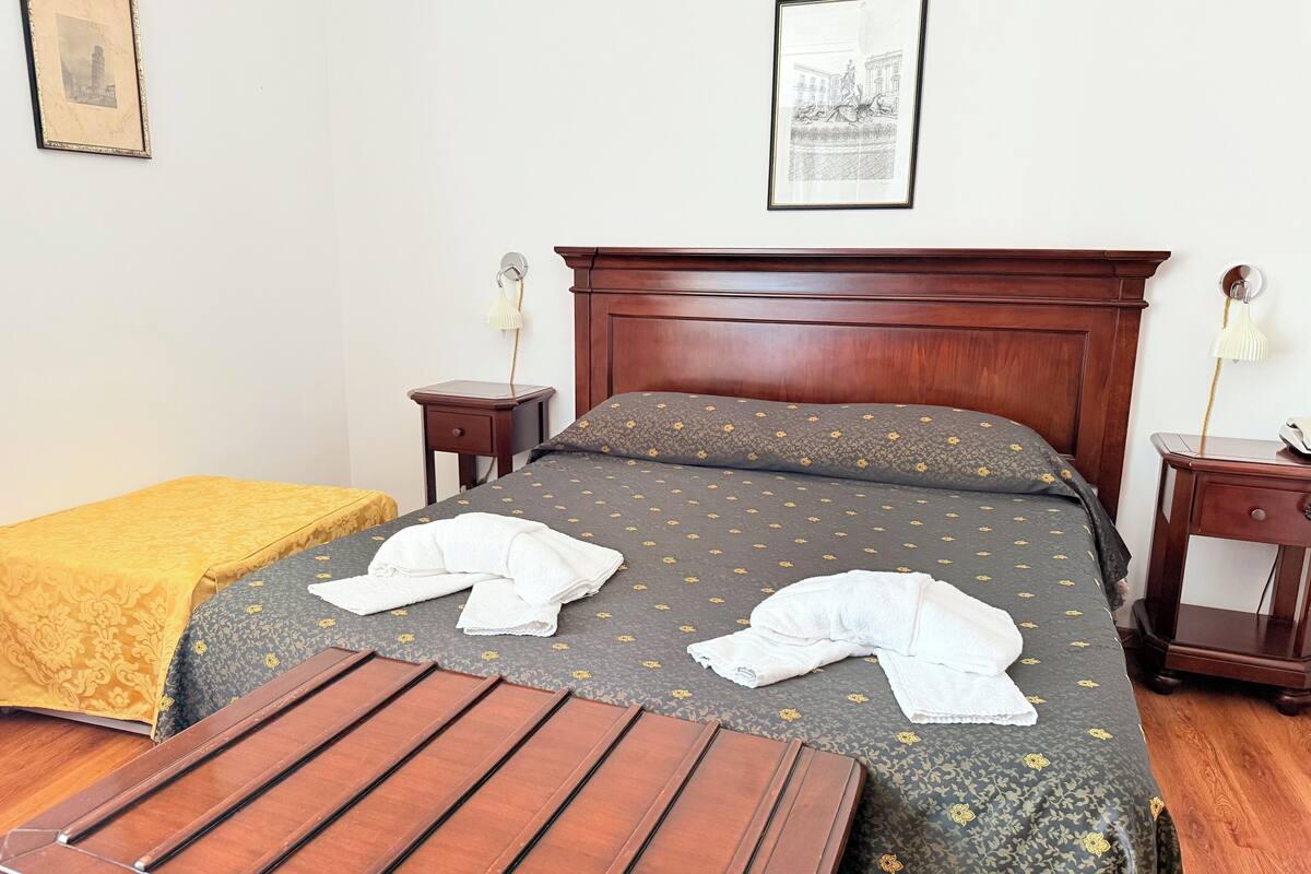 Dobbeltrom – basic (French Bed) | 1 soverom, sengetøy av topp kvalitet, safe på rommet og skrivebord