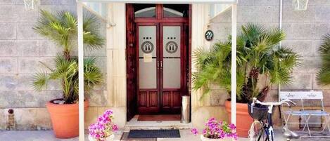 Overnatningsstedets indgangsparti