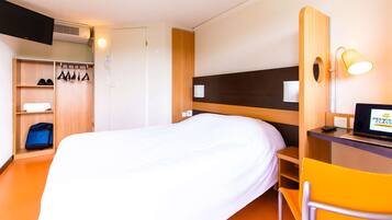 Standard Room, 1 Double Bed | Desk, blackout drapes, iron/ironing board, free cribs/infant beds