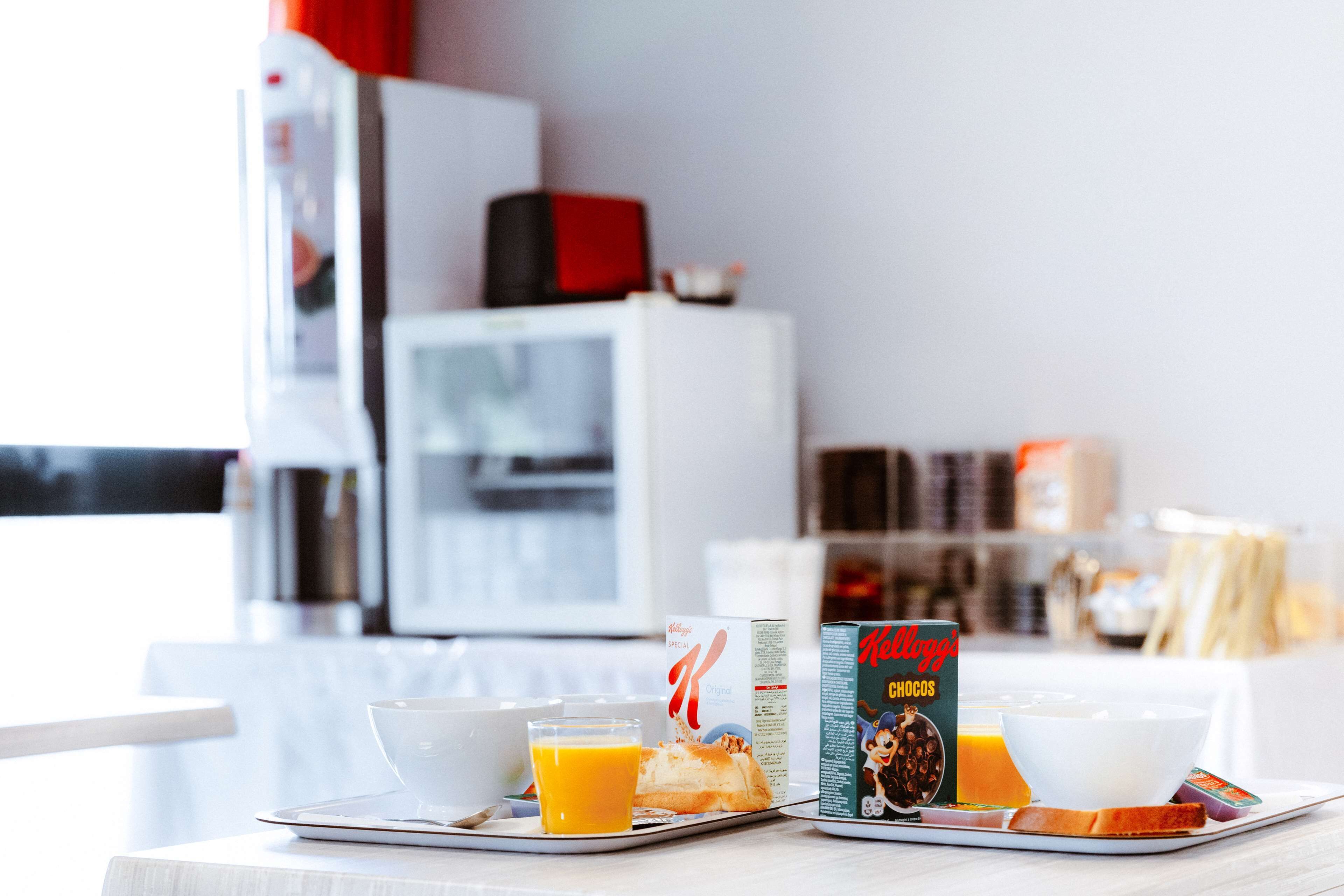 Desayuno buffet (EUR 6.50 por persona) 