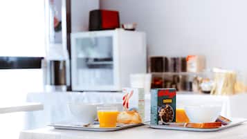 Desayuno buffet (EUR 6.50 por persona)