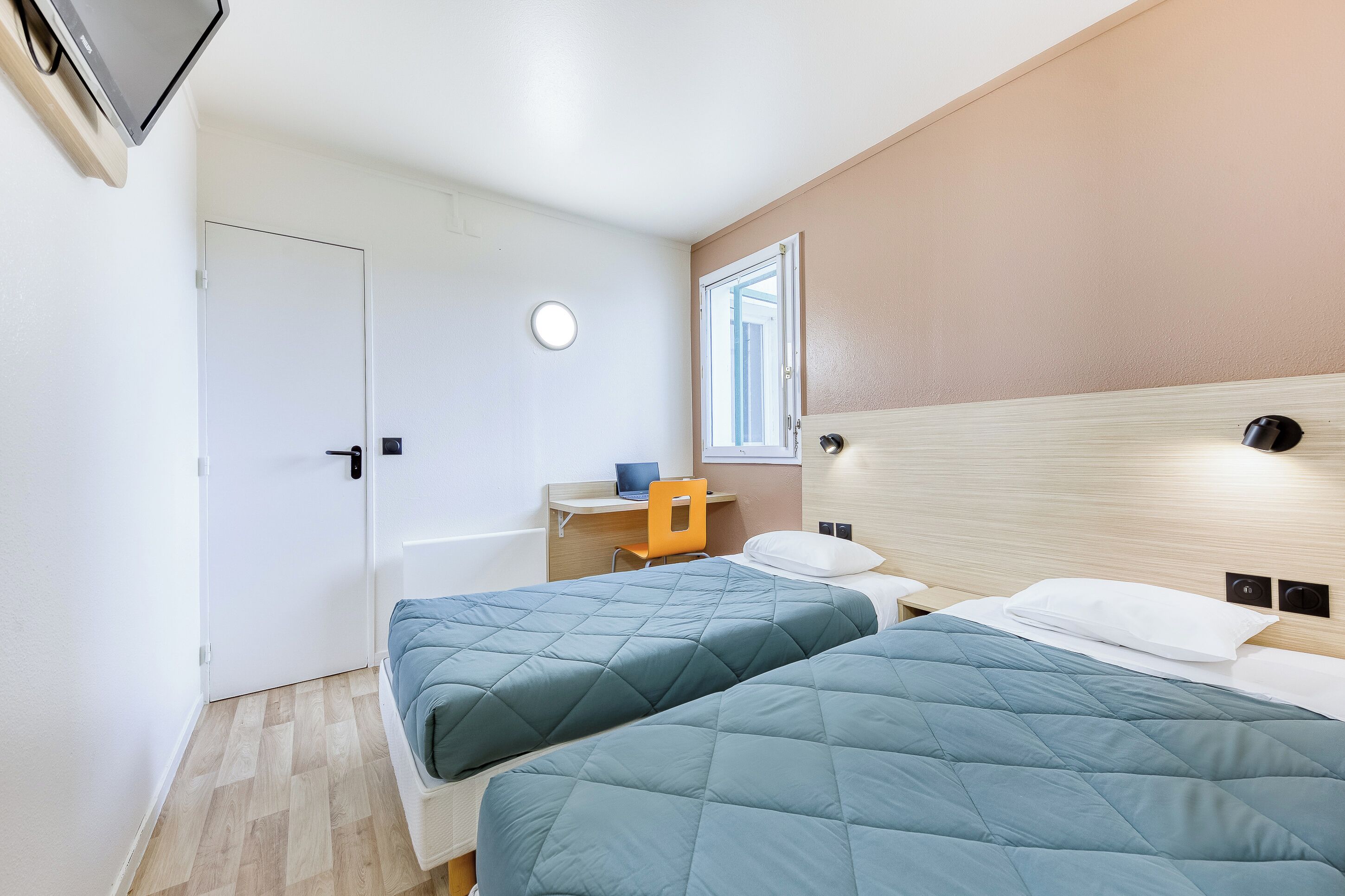 Standaard kamer, 1 tweepersoonsbed | Een bureau, een laptopwerkplek, verduisterende gordijnen, gratis wifi