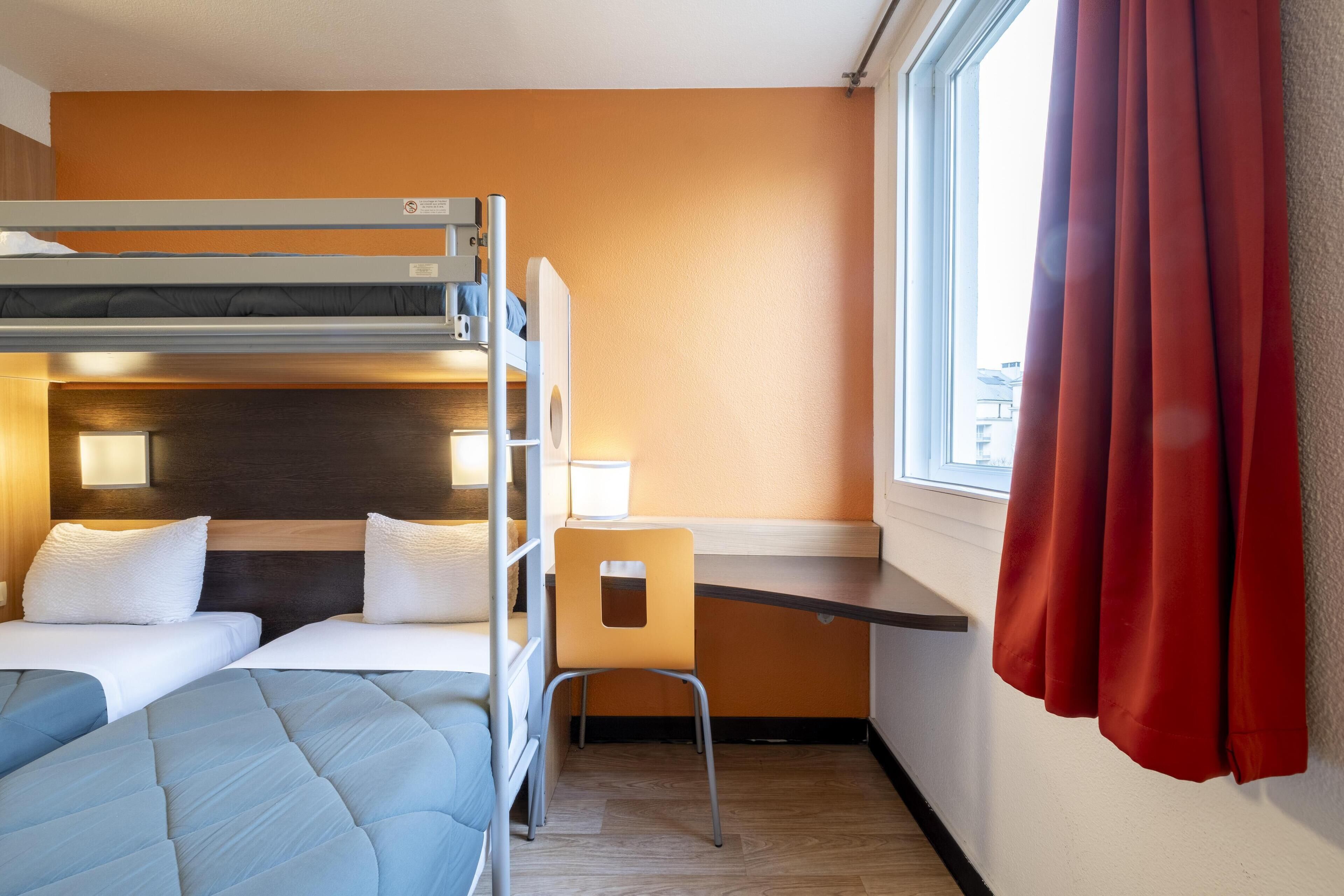 Desk, blackout curtains, soundproofing, free WiFi