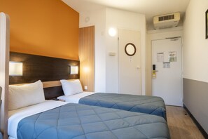 Desk, blackout curtains, soundproofing, free WiFi - Première Classe Roissy - Aéroport Charles De Gaulle (Roissy-en-France)