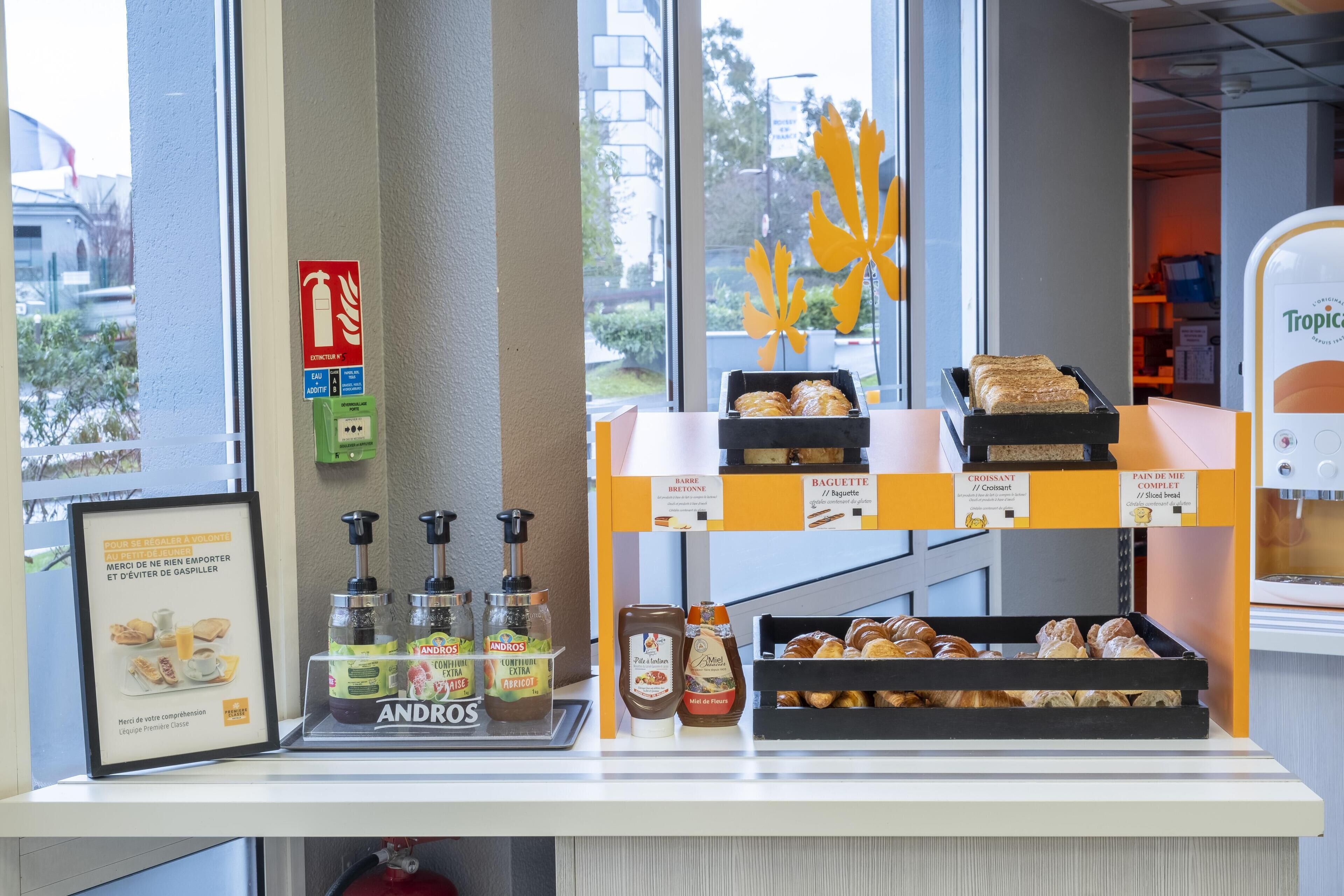 Tägliches Frühstücksbuffet (9.50 EUR pro Person)