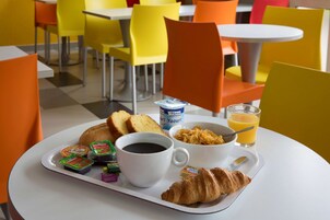 Se ofrece un desayuno bufé (9.50 EUR por persona)