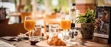 Daily buffet breakfast (EUR 15.50 per person)