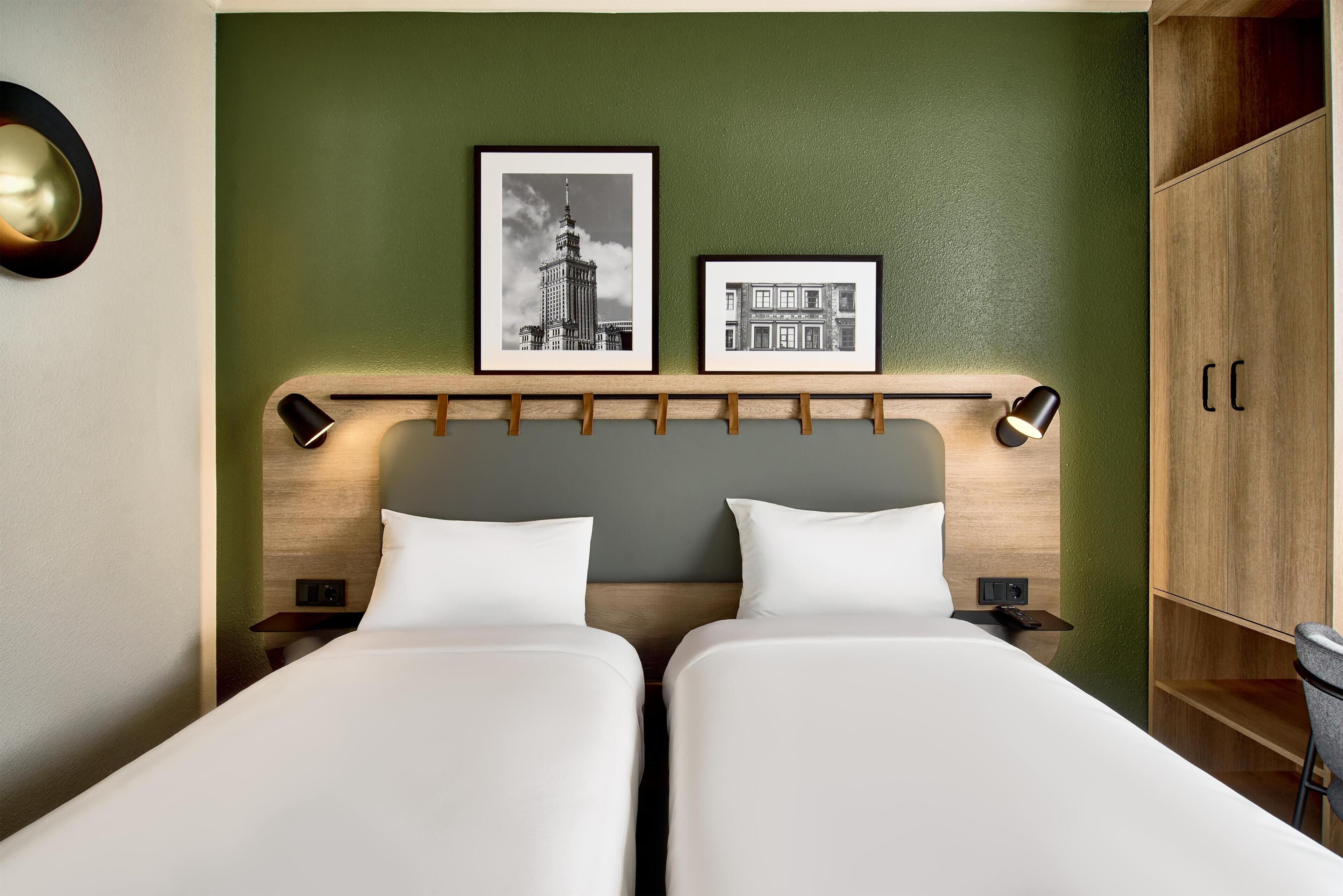 Sängtillbehör av högsta kvalitet, skrivbord och mörkläggningsgardiner