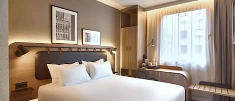 高級客房, 1 張特大雙人床 | 高級寢具、書桌、遮光布/窗簾、隔音