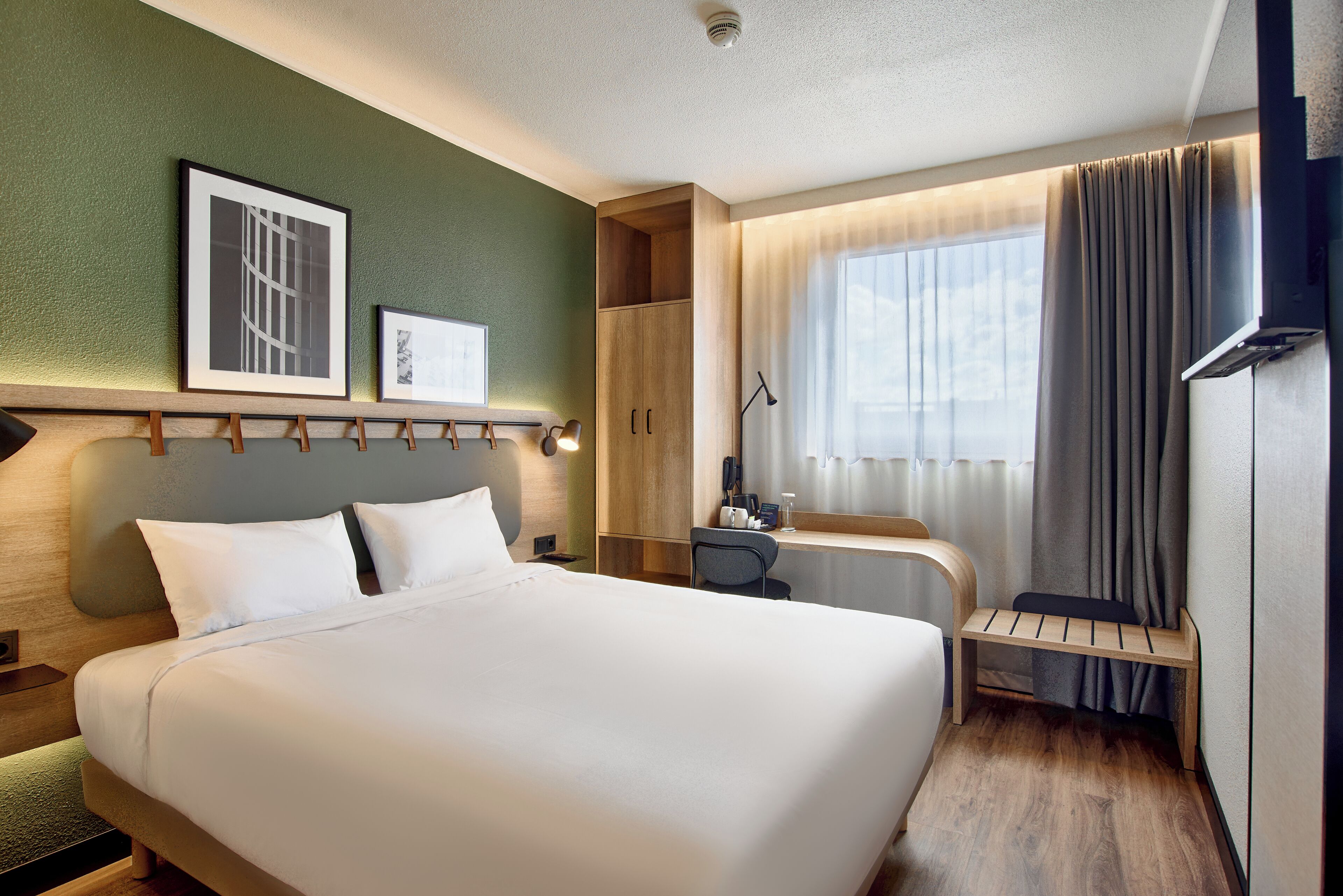 Premium bedding, desk, blackout drapes, soundproofing