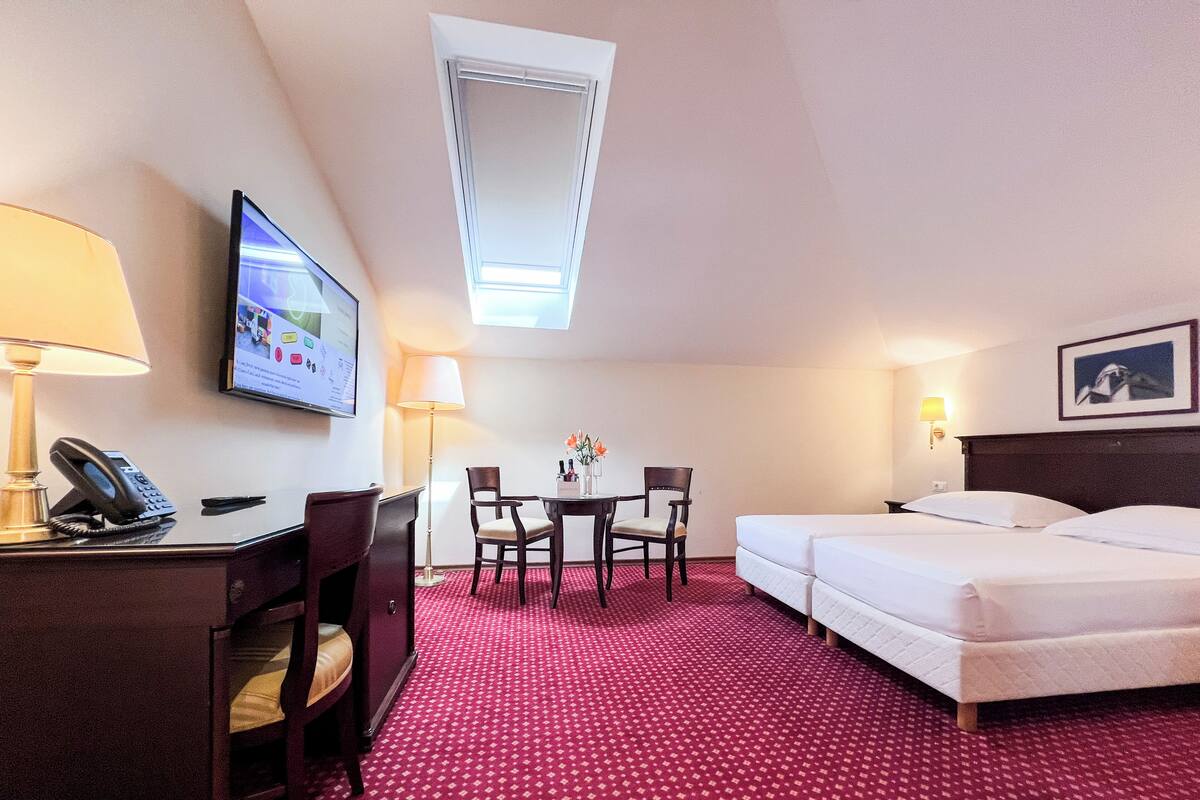 Minibar, cunas, wifi gratis y ropa de cama