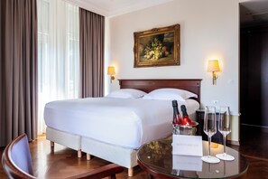 Minibar, lits bébé (en supplément), Wi-Fi gratuit, draps fournis