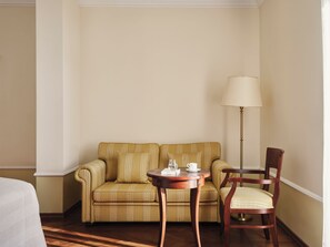 Minibar, lits bébé (en supplément), Wi-Fi gratuit, draps fournis