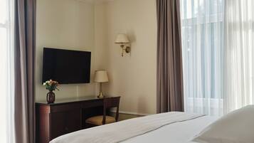 Habitación estándar con 1 cama doble o 2 individuales, balcón, vistas al mar | Minibar, cunas (de pago), wifi gratis y ropa de cama