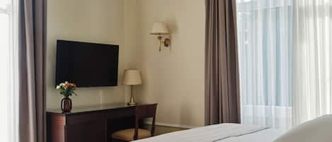 Standard Double or Twin Room, Balcony, Sea View | Minibar, cribs/infant beds, free WiFi, bed sheets