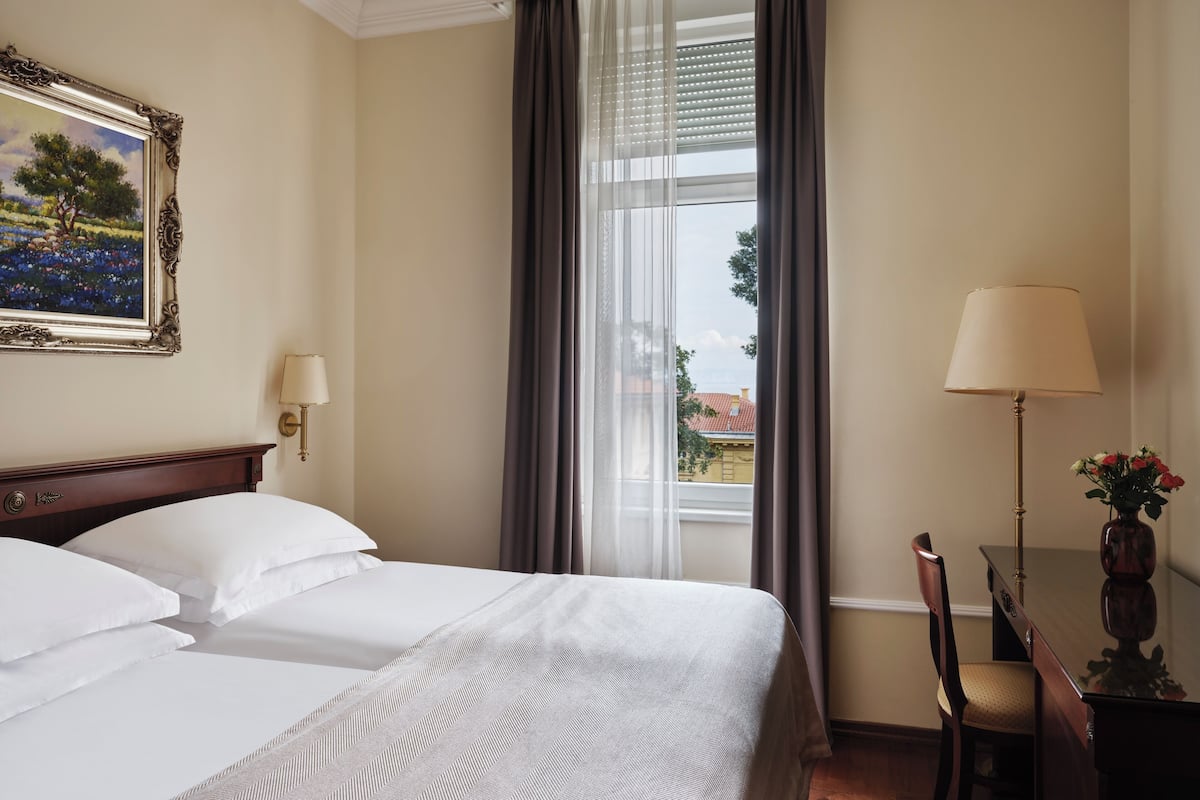 Standard Double or Twin Room, Sea View | Minibar, cribs/infant beds, free WiFi, bed sheets