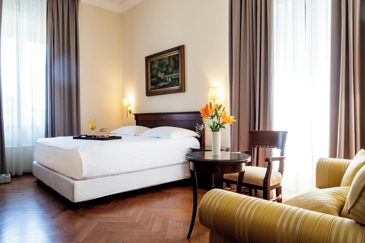 Minibar, cunas, wifi gratis y ropa de cama