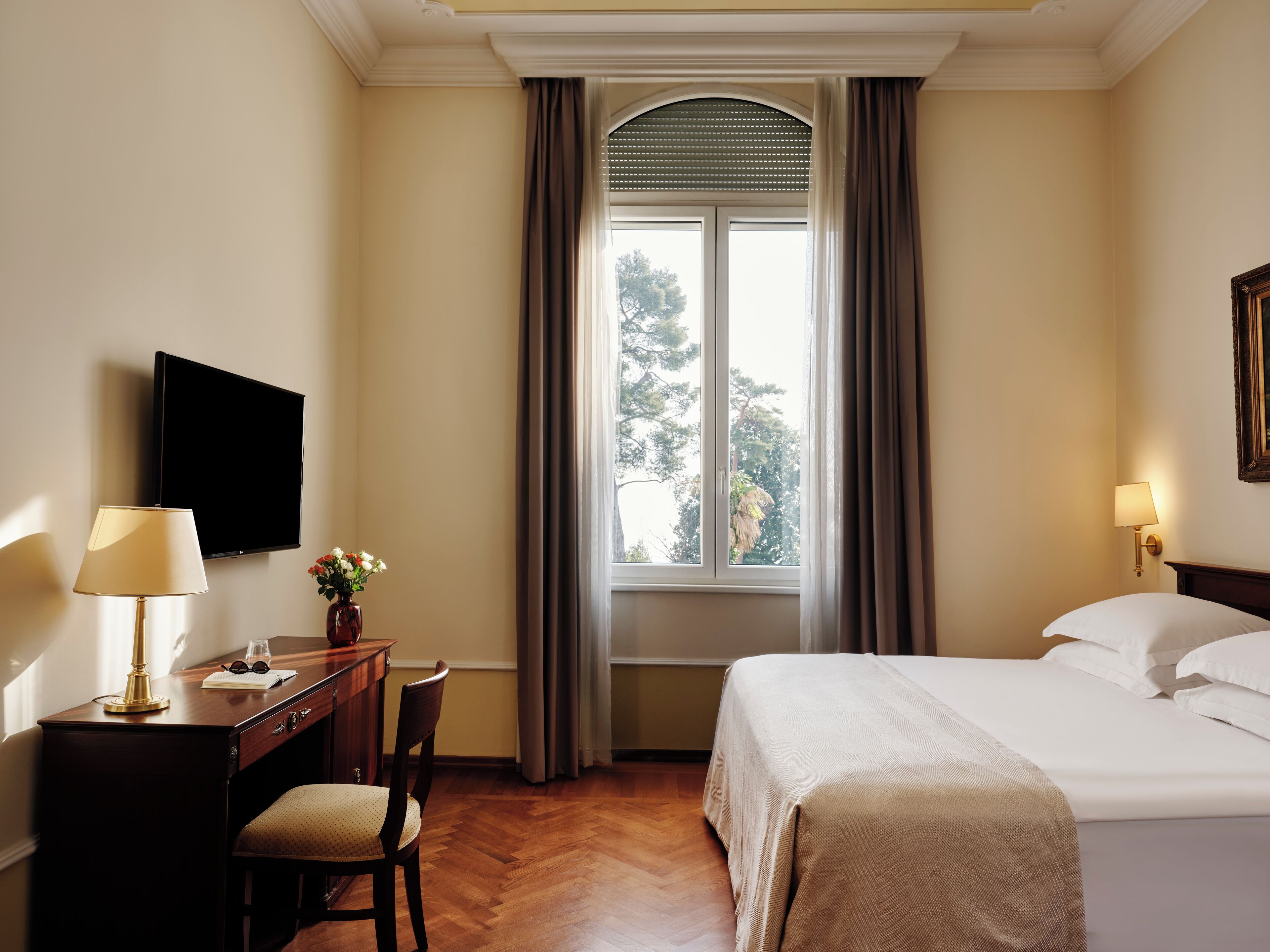 Minibar, cribs/infant beds, free WiFi, bed sheets