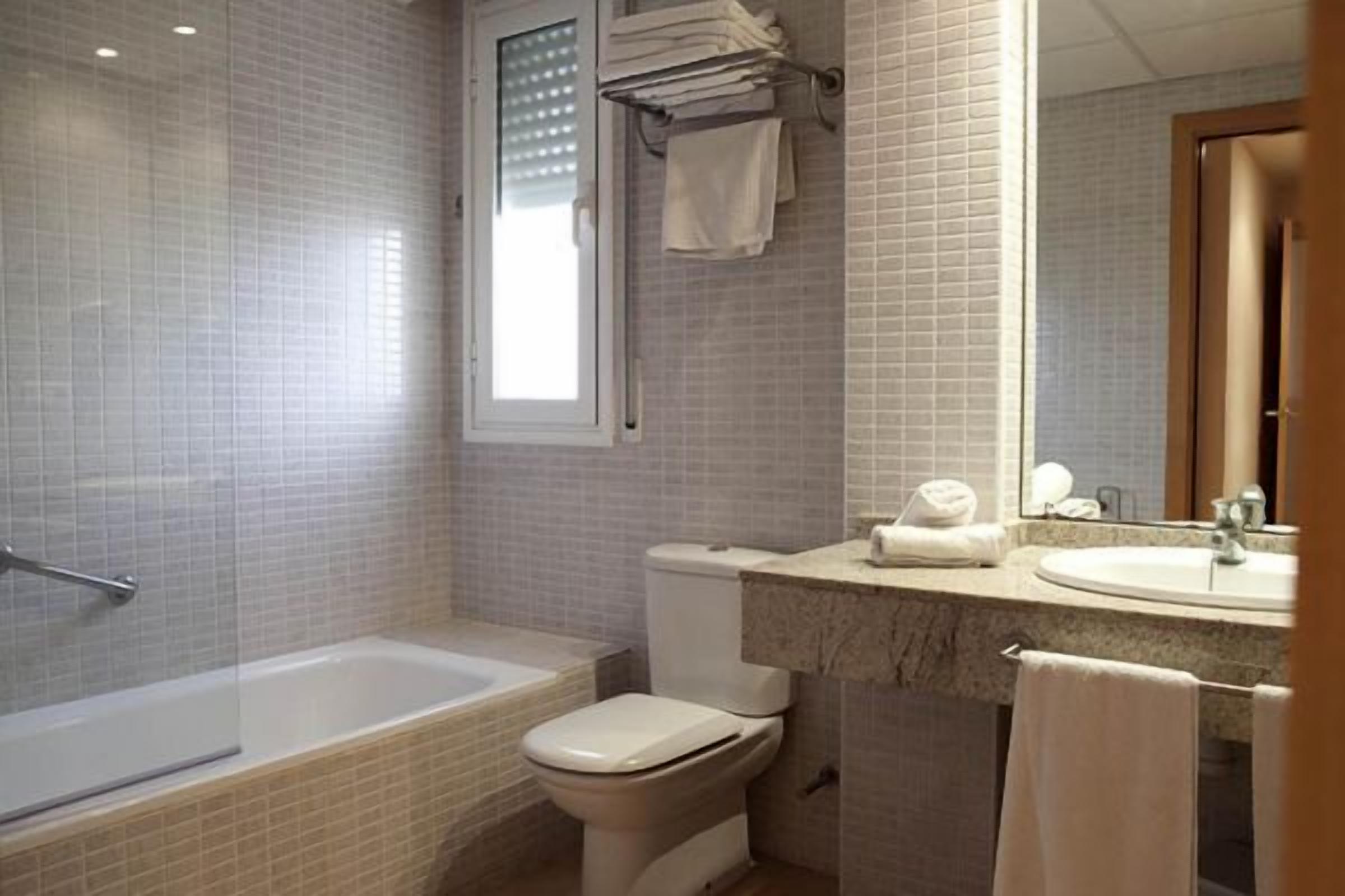 Apartamento, 2 habitaciones | Baño | Bidé y toallas