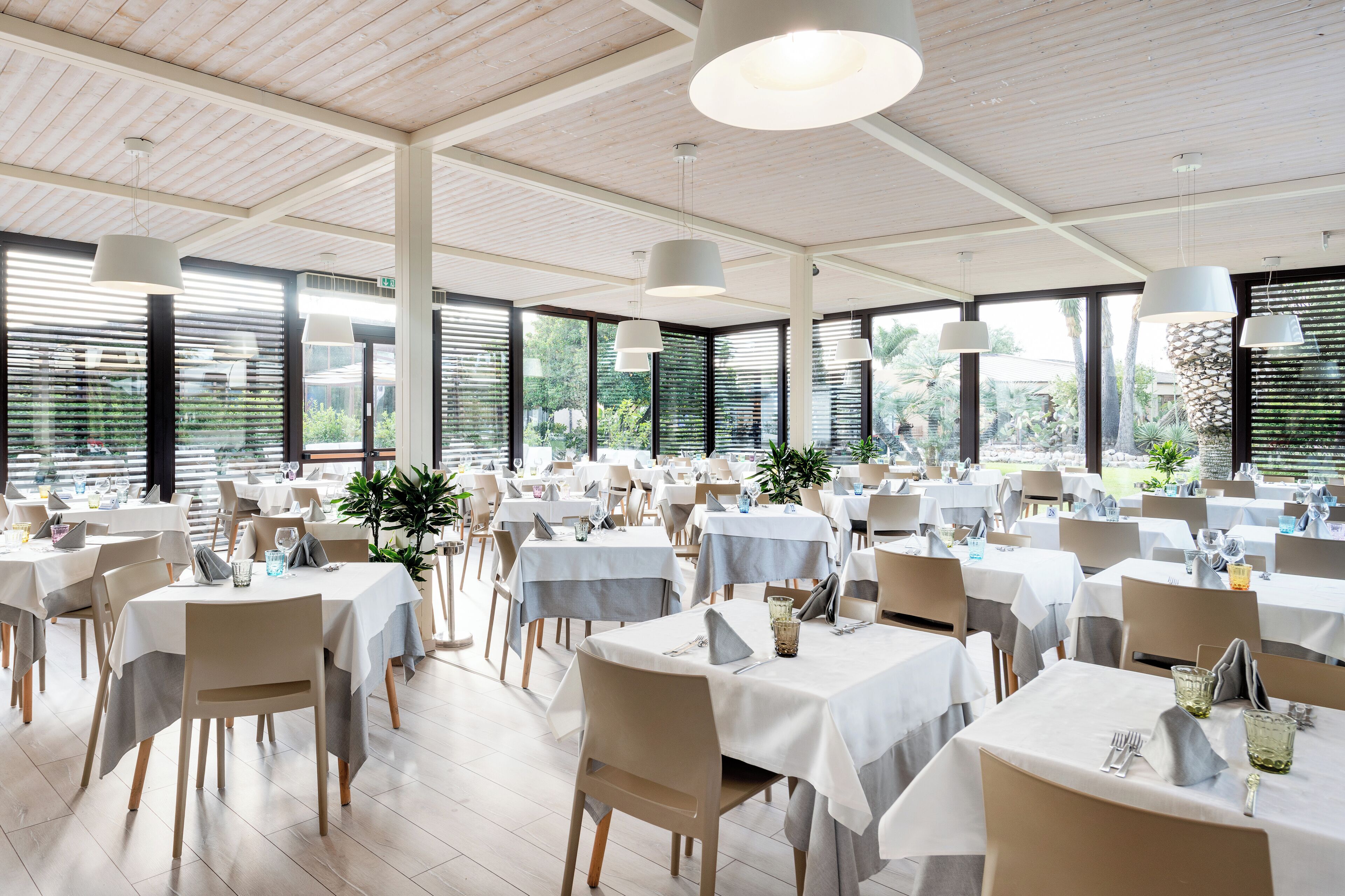 3 restaurants; breakfast, lunch, and dinner served
