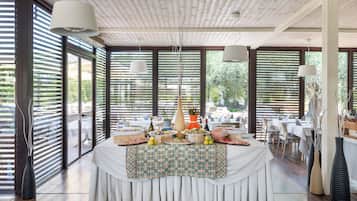 3 restaurants, spécialités Cuisine méditerranéenne