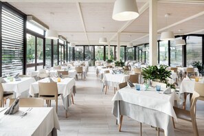 3 restaurants, spécialités Cuisine méditerranéenne