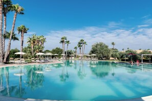 2 outdoor pools, pool umbrellas, sun loungers - VOI Arenella Resort (Syracuse)