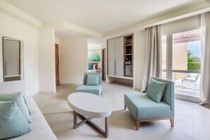Minibar, in-room safe, desk, blackout drapes - VOI Arenella Resort (Syracuse)