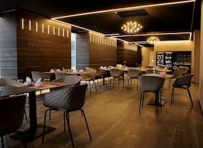 Breakfast, lunch, dinner served; Italian cuisine, garden views