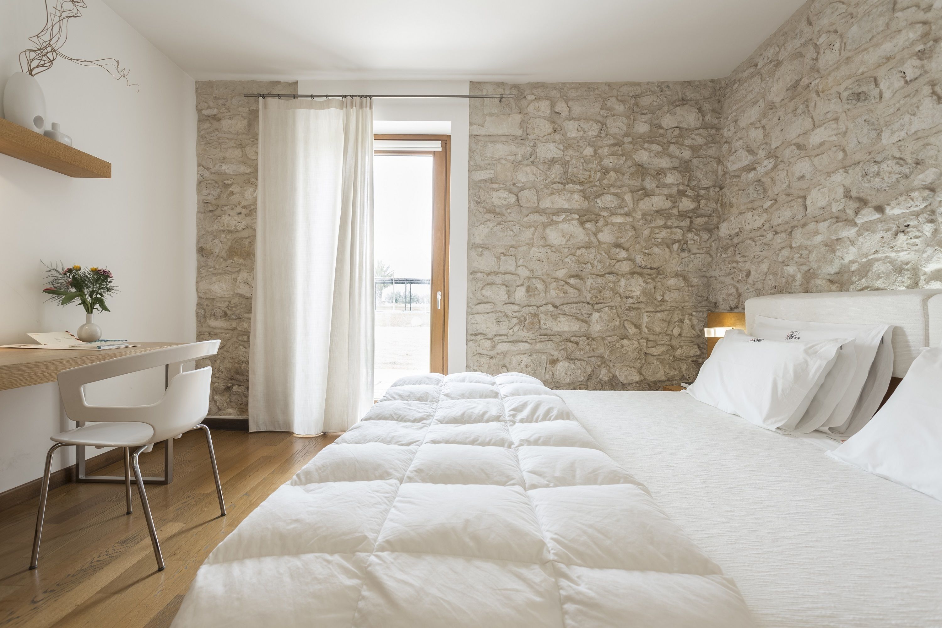 hypo-allergenic bedding, in-room safe, desk, laptop workspace