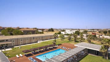 Outdoor pool, pool loungers