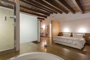 Suite | Hypo-allergenic bedding, in-room safe, desk, laptop workspace - Hotel Villa Carlotta (Ragusa)