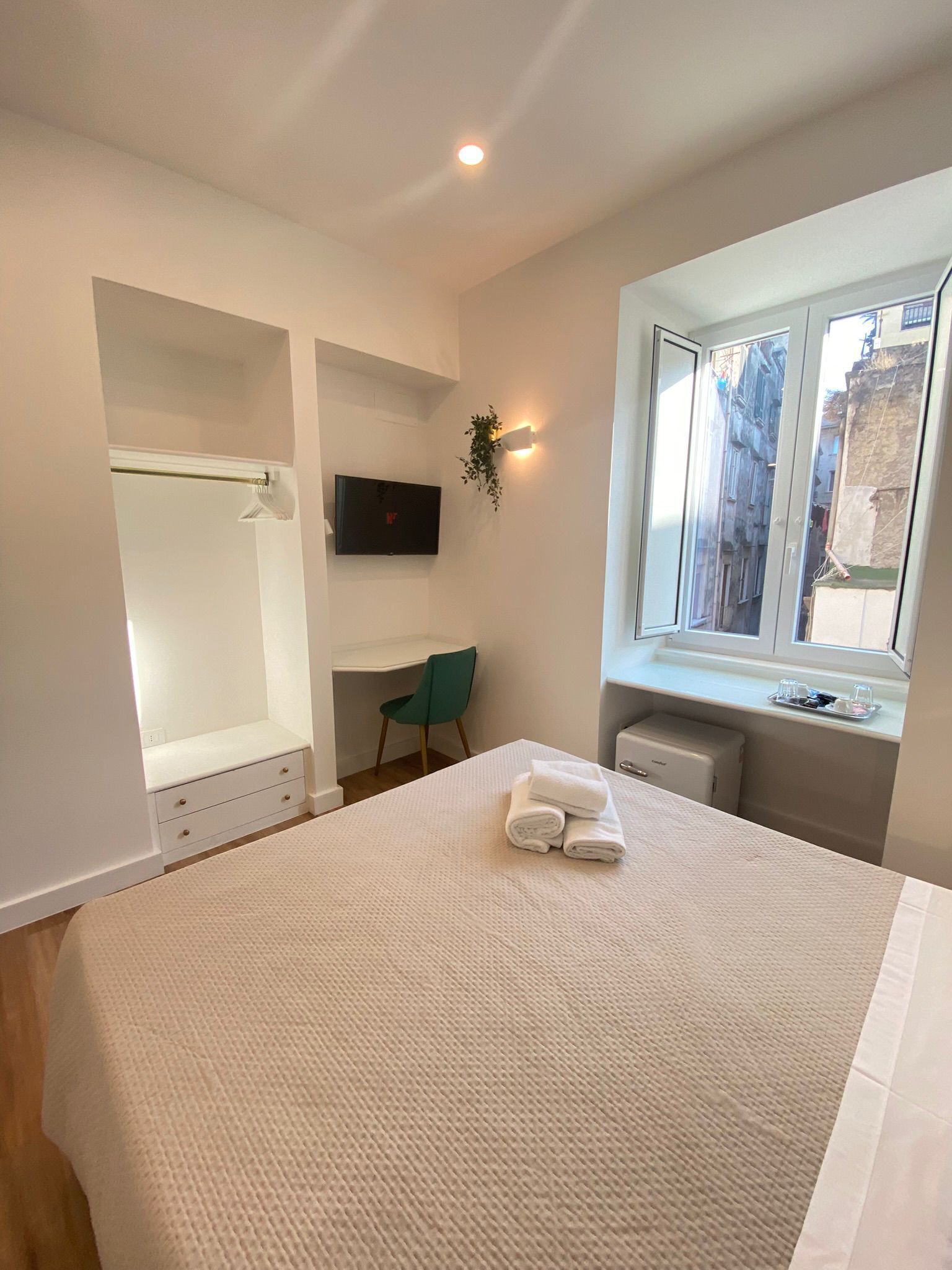 Superior-Doppelzimmer | Zimmersafe, Schreibtisch, laptopgeeigneter Arbeitsplatz