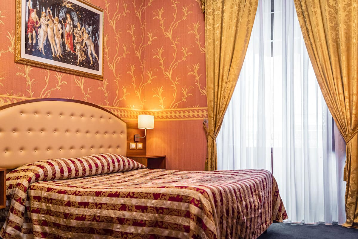 Dreibettzimmer | Minibar, Zimmersafe, schallisolierte Zimmer, Bügeleisen/Bügelbrett