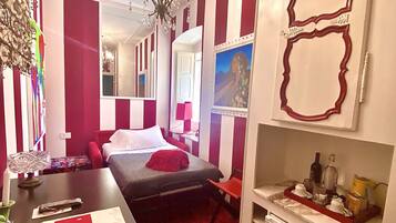 Mini Deluxe | 1 camera, copriletto in piuma, minibar, una cassaforte in camera