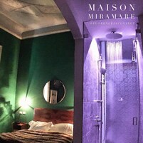 Sturta, regnsturtuhaus, snyrtivörur frá þekktum framleiðendum