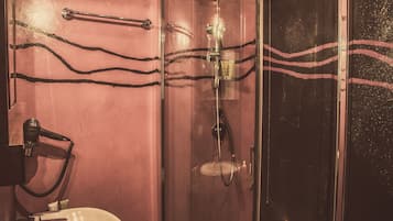 Superior Room | Bathroom | Shower, rainfall showerhead, designer toiletries, hair dryer
