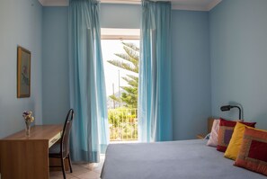 Kahden hengen standard-huone (yksi tai kaksi sänkyä) | Työpöytä, vauvansängyt, vuodevaatteet