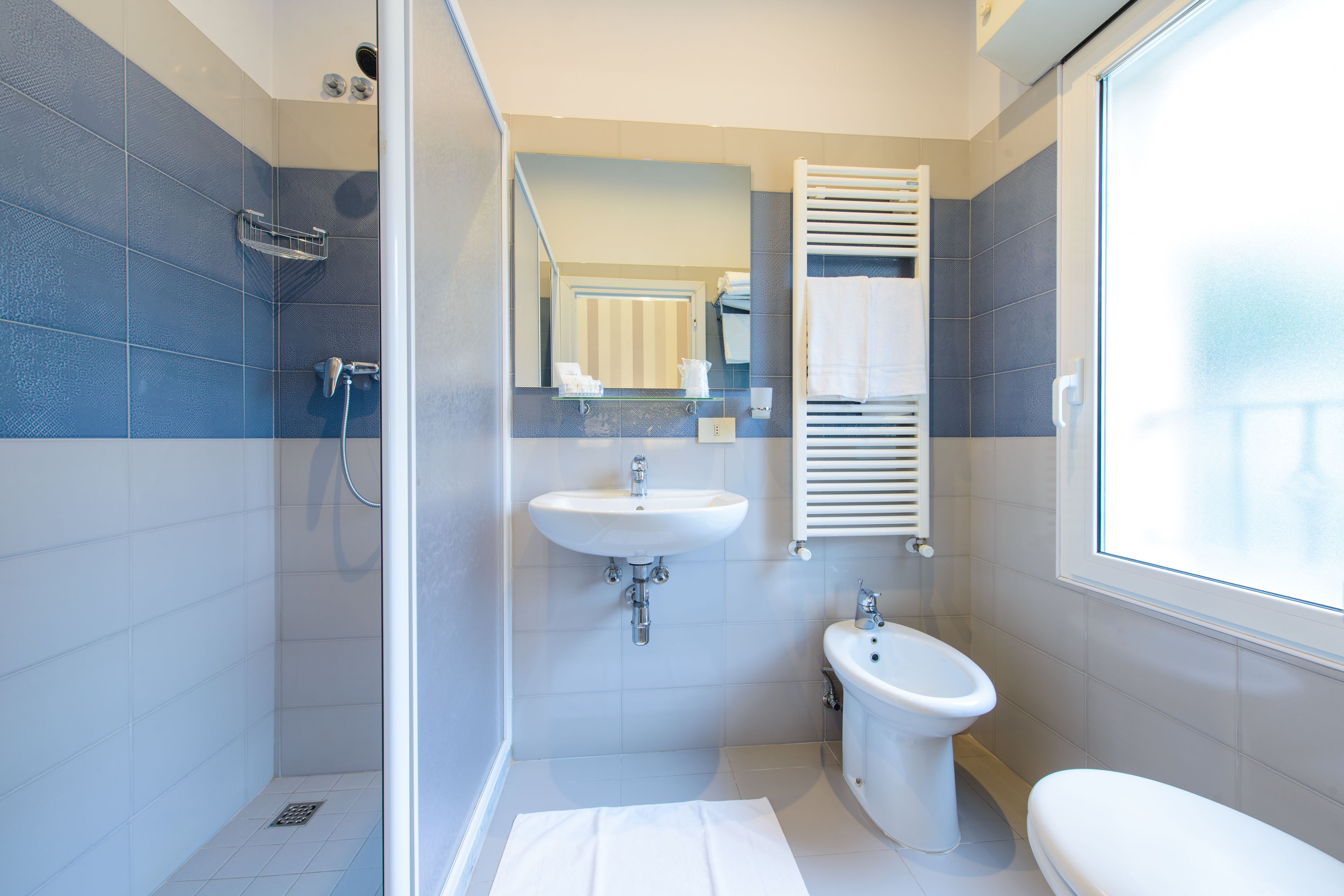 Standard Quadruple Room, 1 Bedroom | Bathroom | Shower, free toiletries, hair dryer, bidet