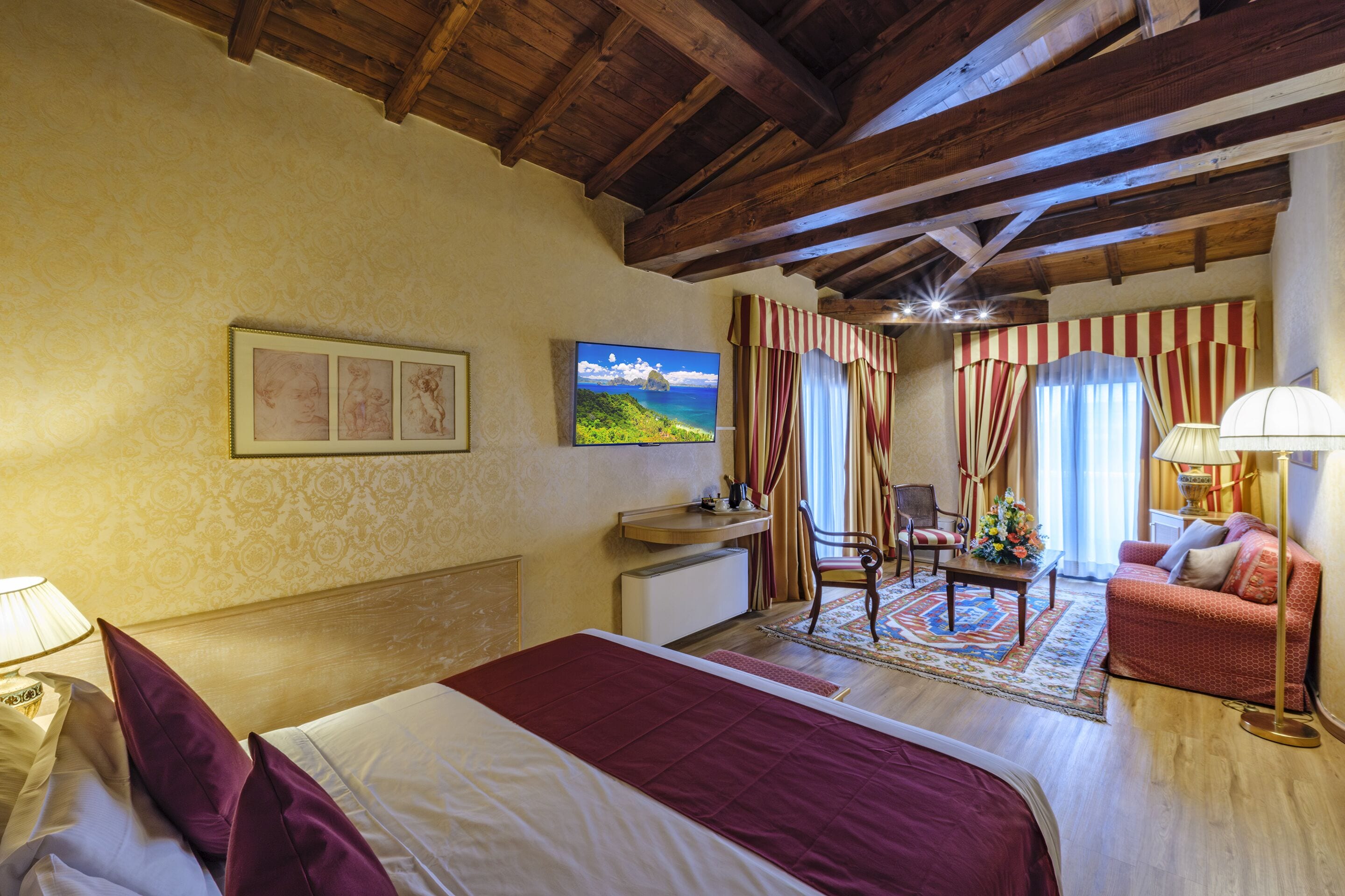 suite | 1 bedroom, in-room safe, desk, soundproofing