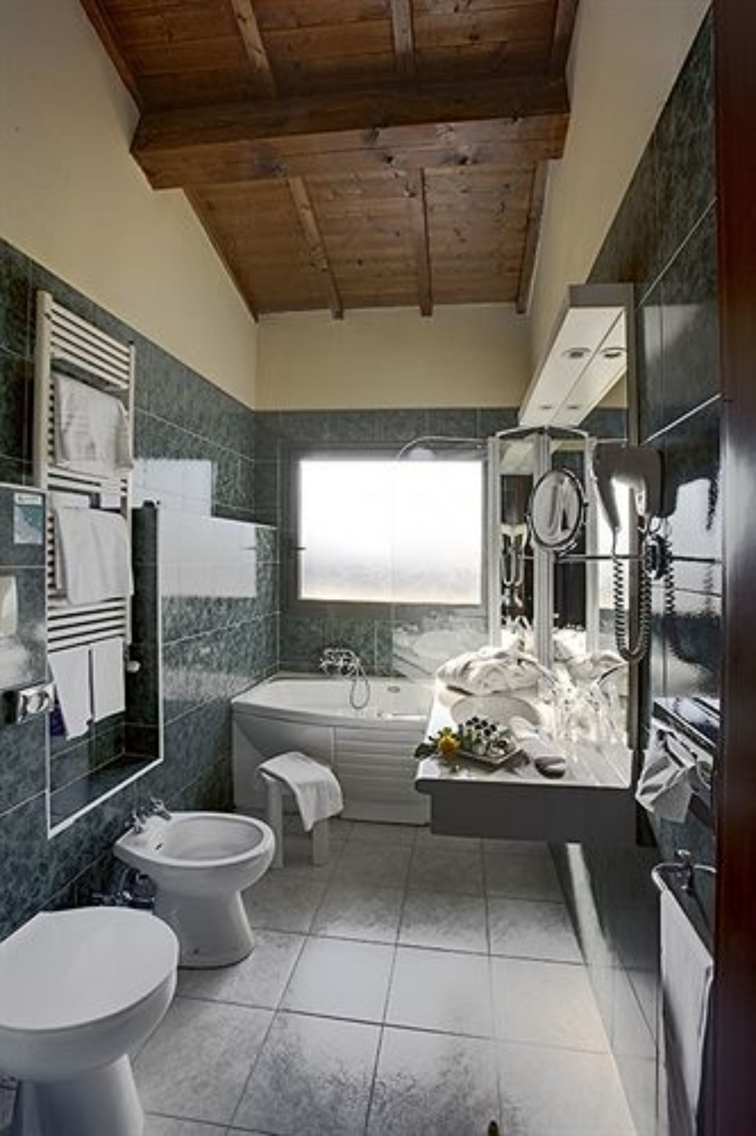 combined shower/bathtub, deep-soaking bathtub, rainfall showerhead