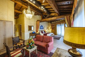 套房 | 房內夾萬、書桌、隔音、熨斗/熨衫板