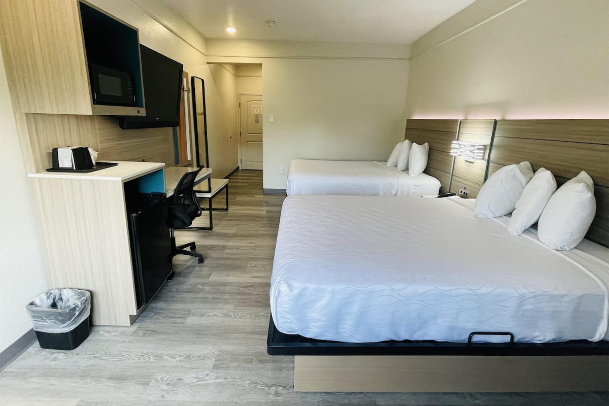 Ropa de cama de alta calidad y escritorio