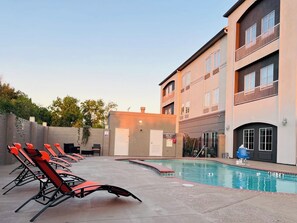 Outdoor pool - Sonesta Essential Hotel Houston-I-45 Spring (Houston)