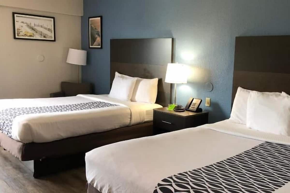 Ropa de cama de alta calidad y escritorio