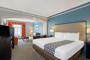 Executive Room, 1 King Bed, Non Smoking | Premium bedding, desk, laptop workspace, blackout drapes