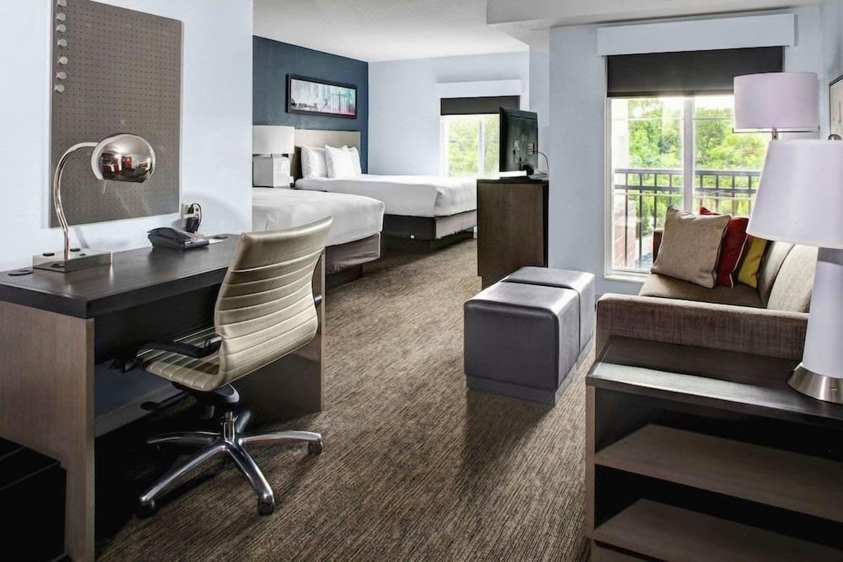 Premium bedding, in-room safe, desk, laptop workspace